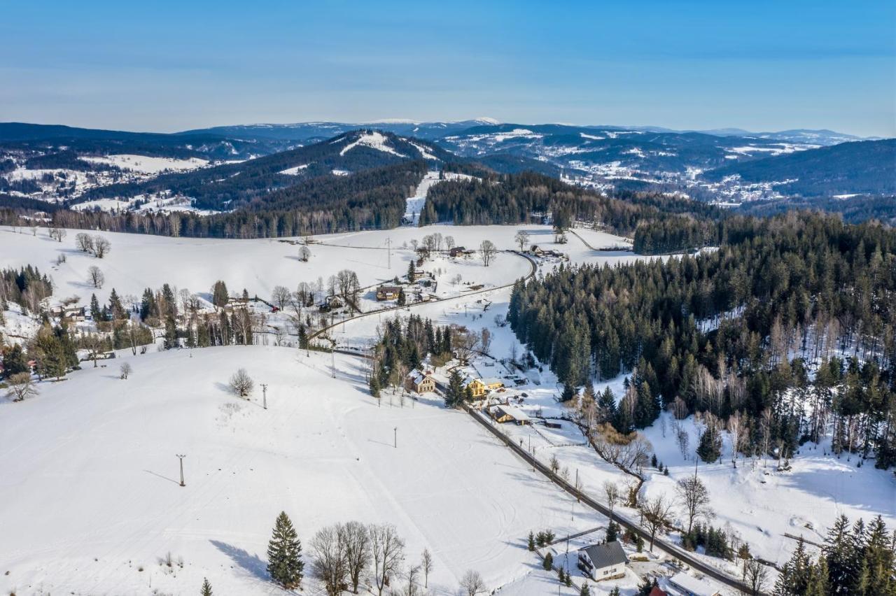 Penzion Karolina Lučany nad Nisou エクステリア 写真