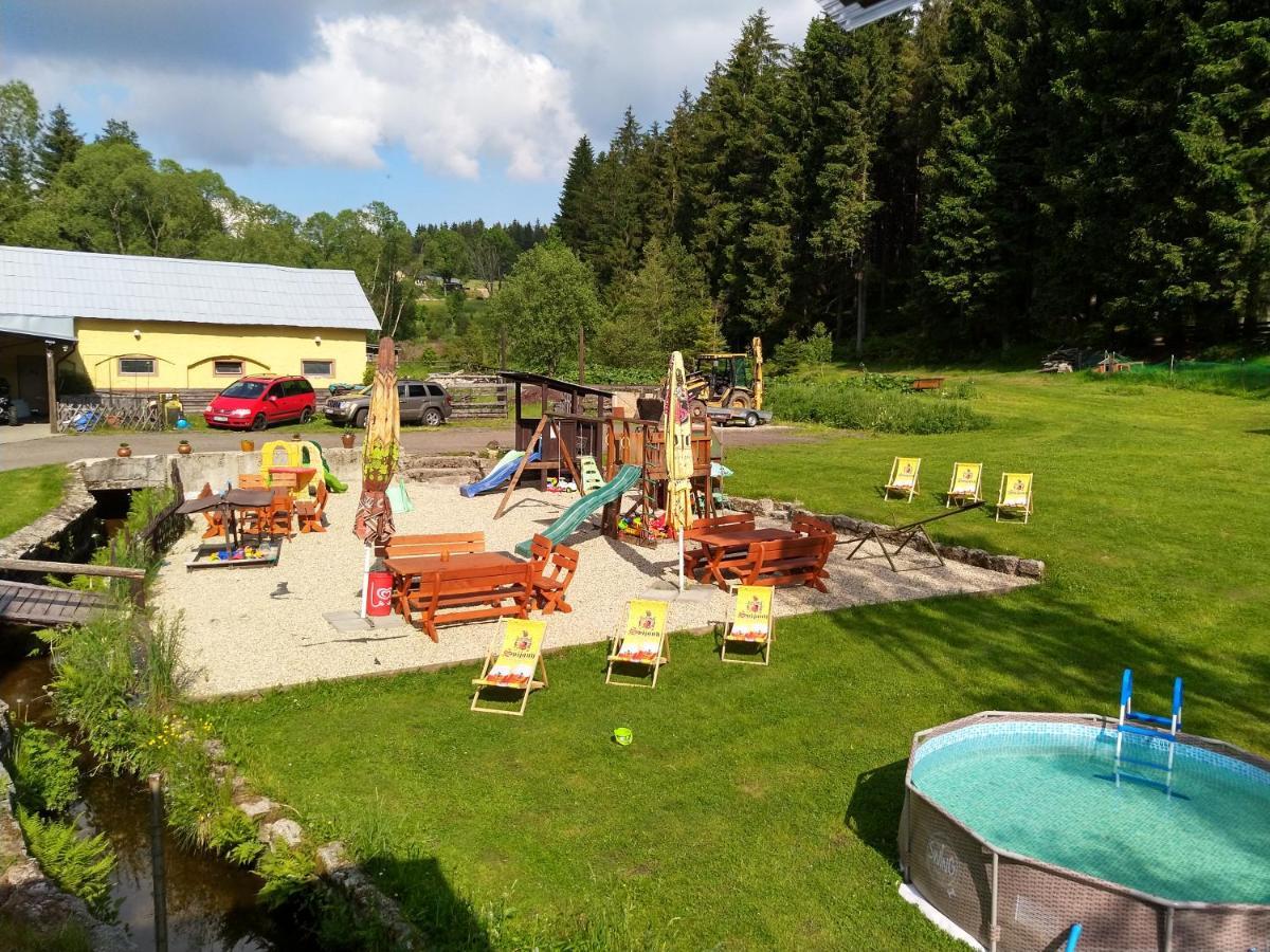 Penzion Karolina Lučany nad Nisou エクステリア 写真